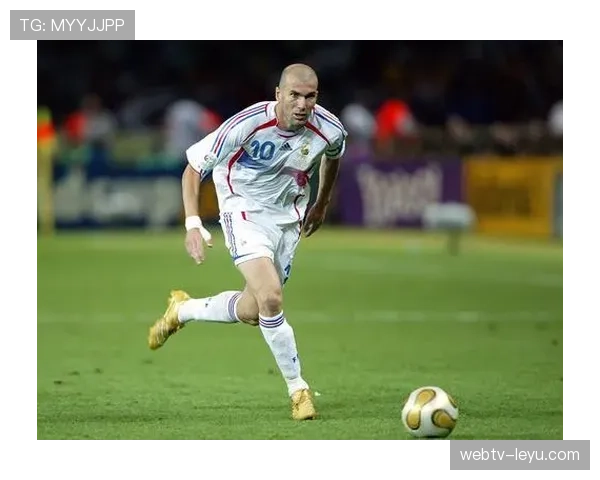 齐达内世界杯决赛上演经典时刻，法国队闪耀赛场续写传奇