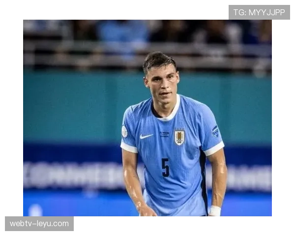 费德里科·巴尔韦德在新赛季初表现稳健,展现出年轻中场新星的潜力与竞争力 费德里科·巴尔韦德在新赛季初表现稳健,展现出年轻中场新星的潜力与竞争力